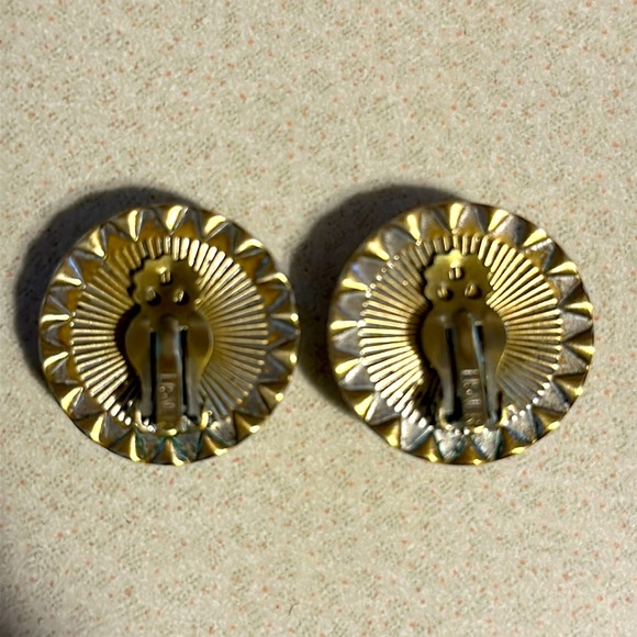 Vintage Lisner gold tone clip on smokey black center two rows rhinestones (755) - Picture 6 of 6